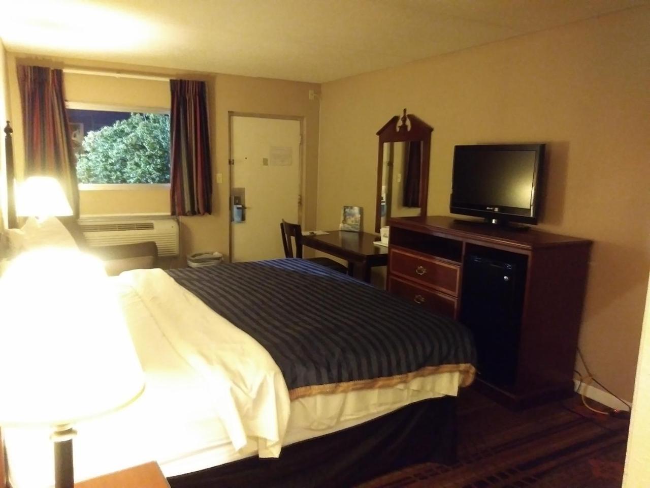 Days Inn By Wyndham Hot Springs Exterior foto